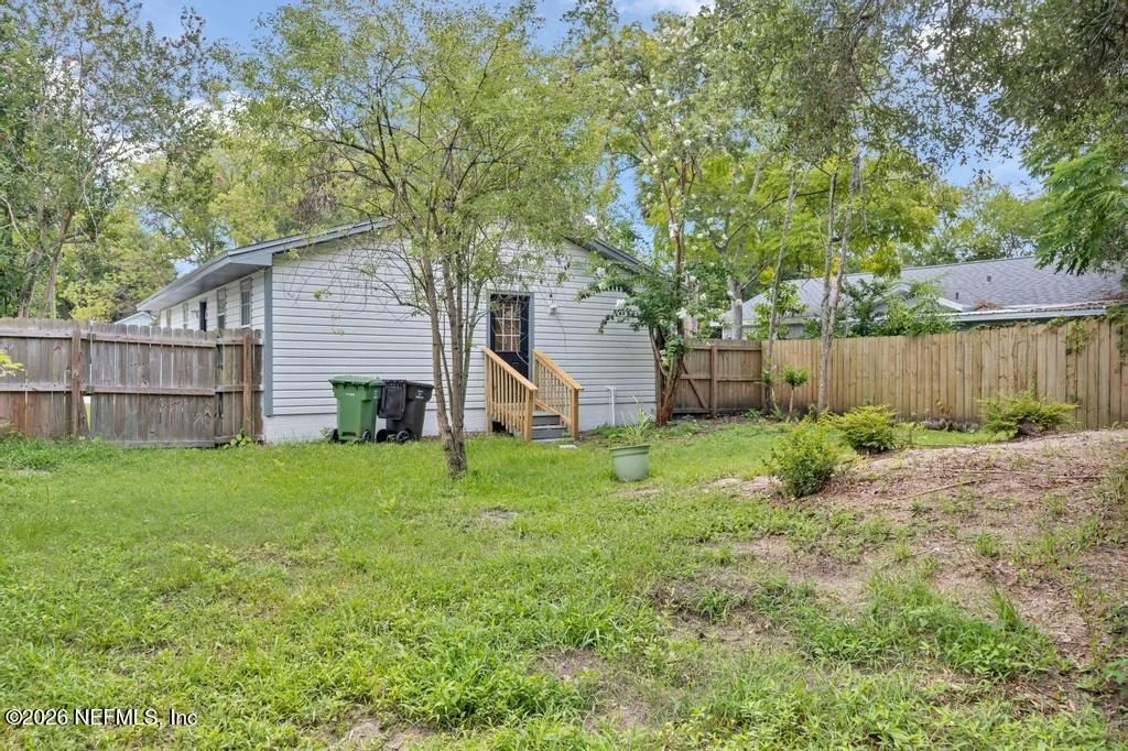 Photo of 215 NESMITH Avenue