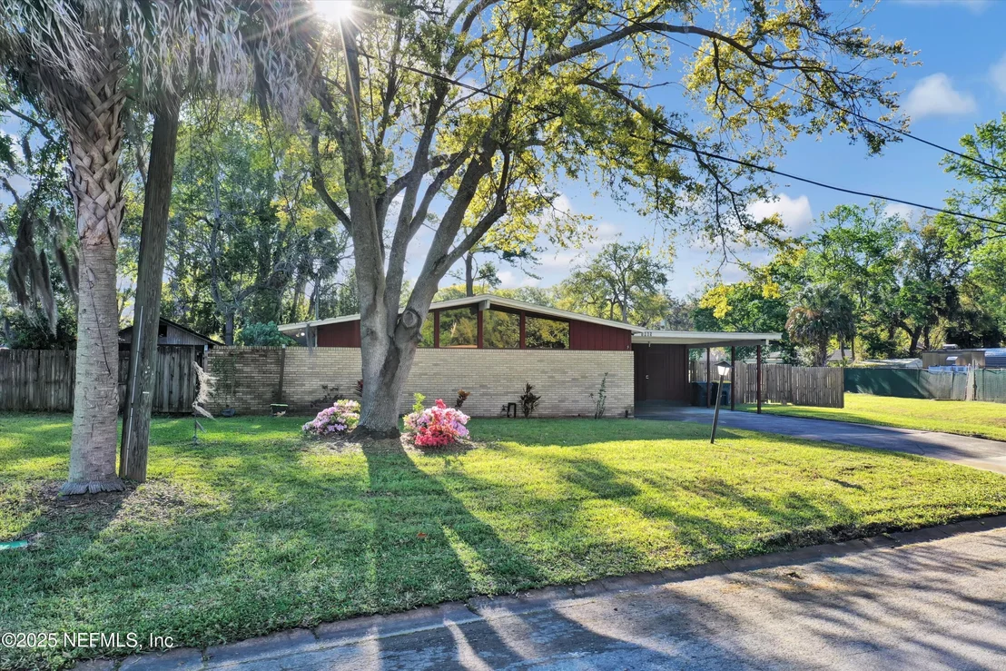 Photo of 1005 LAS ROBIDA Drive