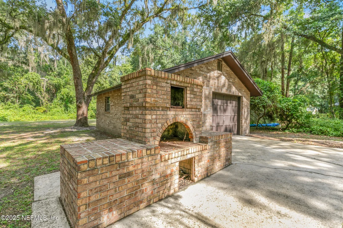 Photo of 1885 RIVER OAKS Drive