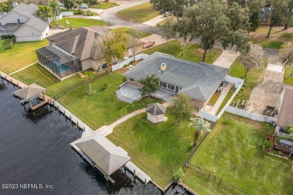 Photo of 241 OAK Drive S