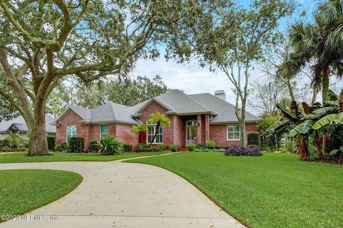 Photo of 665 SANDRINGHAM Drive