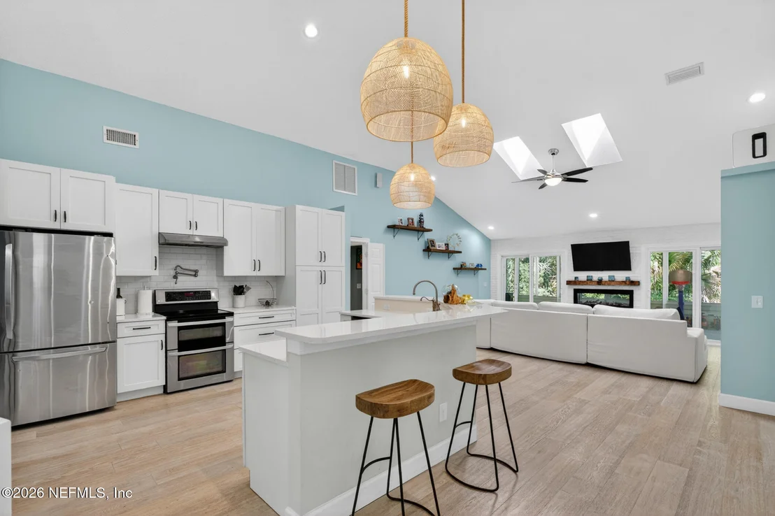 Photo of 104 OAK VIEW Circle