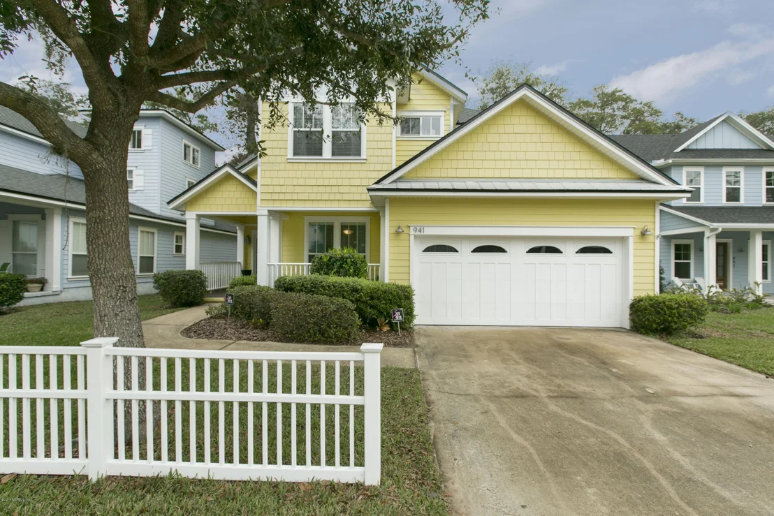 Photo of 941 Paradise Circle