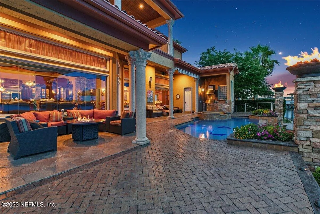 Photo of 1261 DELFINO Drive