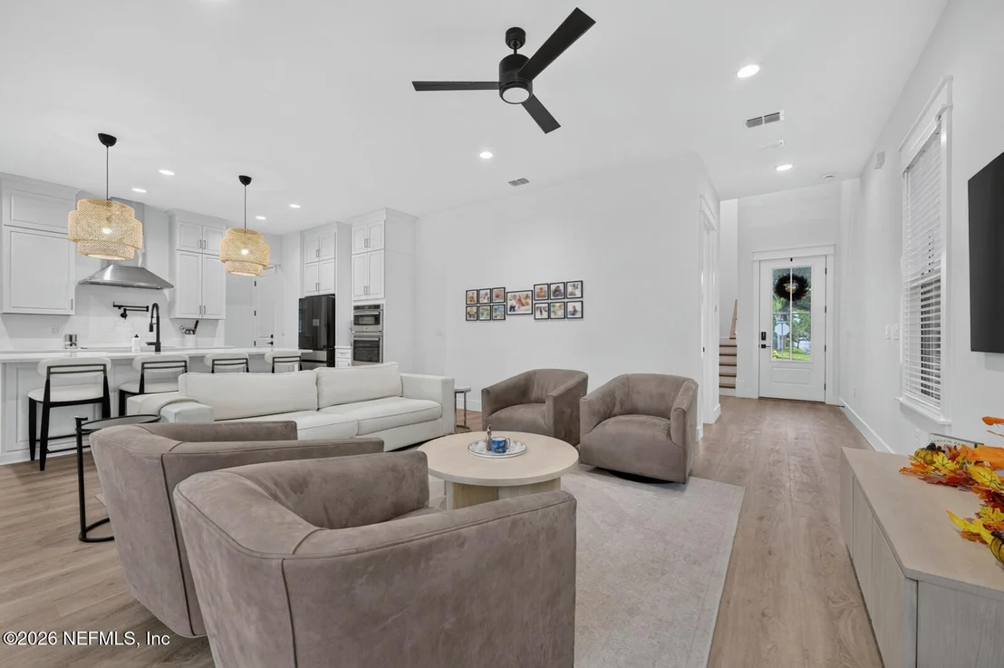 Photo of 904 BARBARA Lane