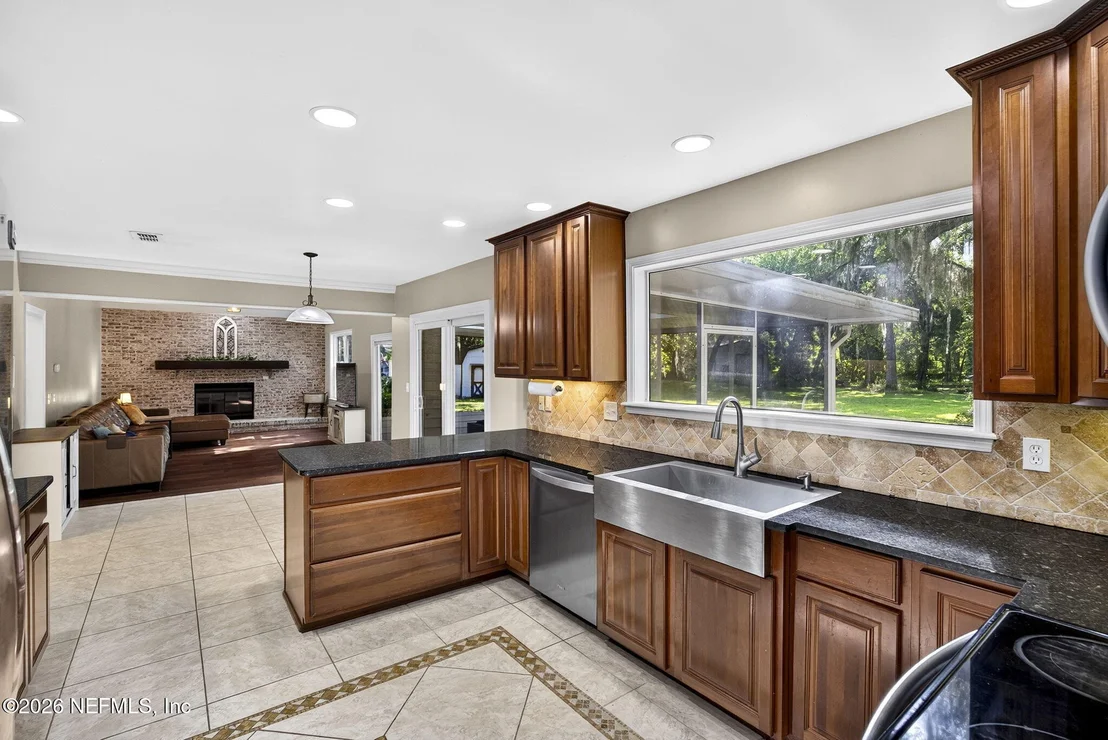Photo of 8221 FOREST Court