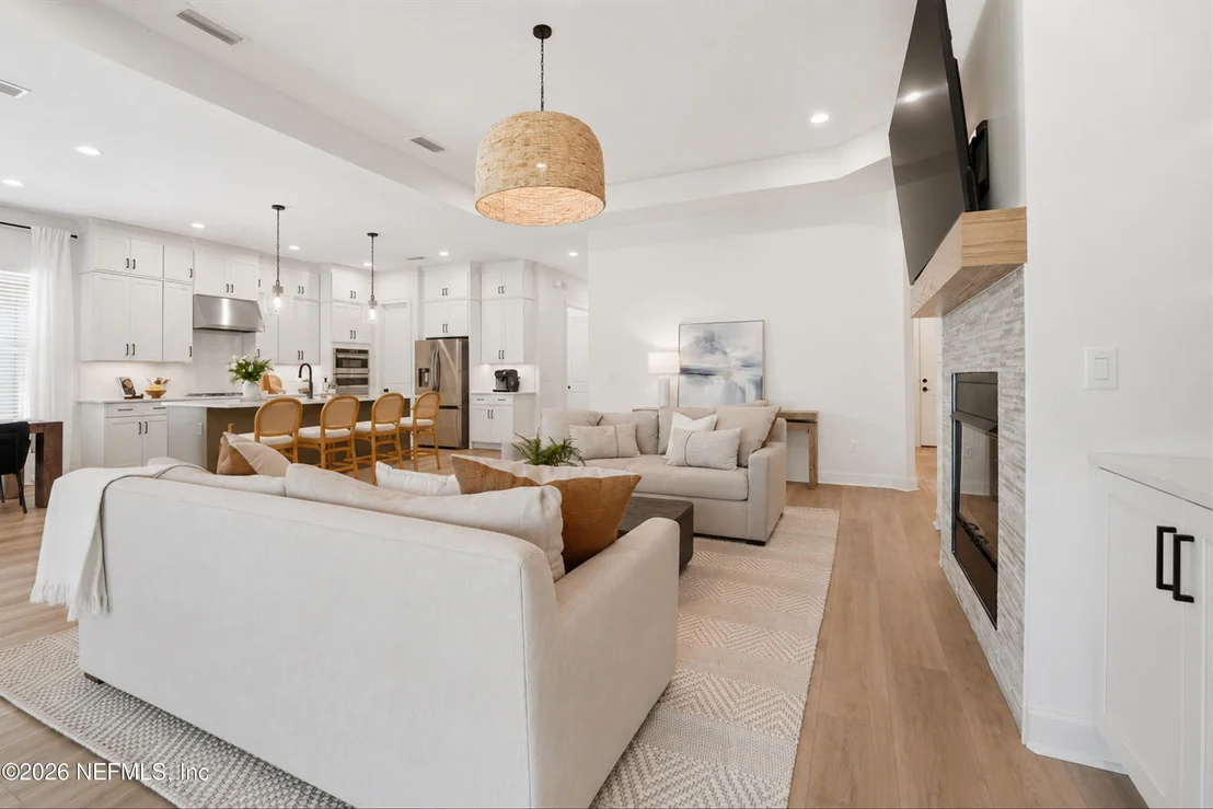 Photo of 658 PALM CREST Drive