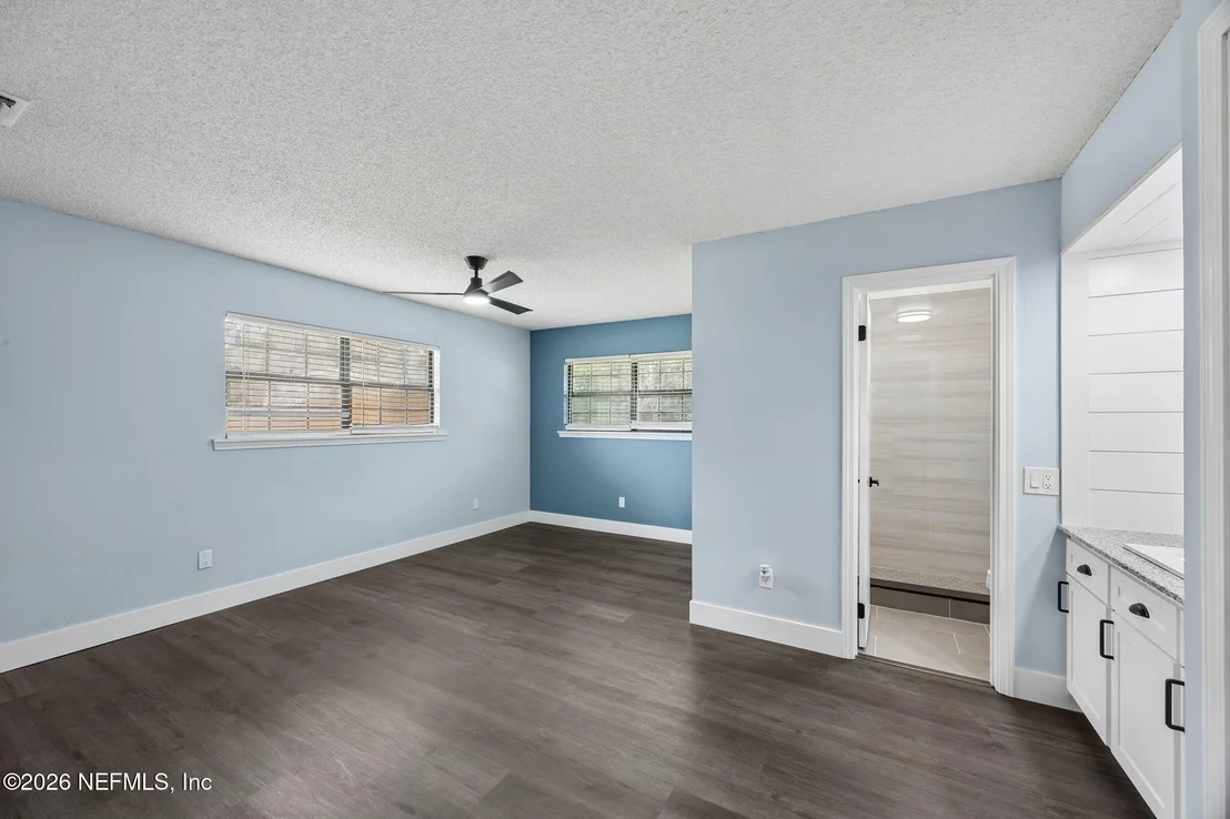 Photo of 1184 SURREY Glen