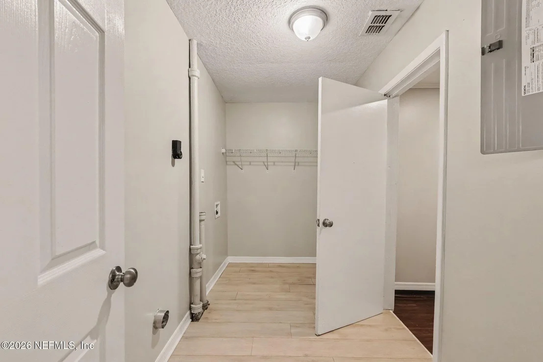 Photo of 6423 SHETLAND Road