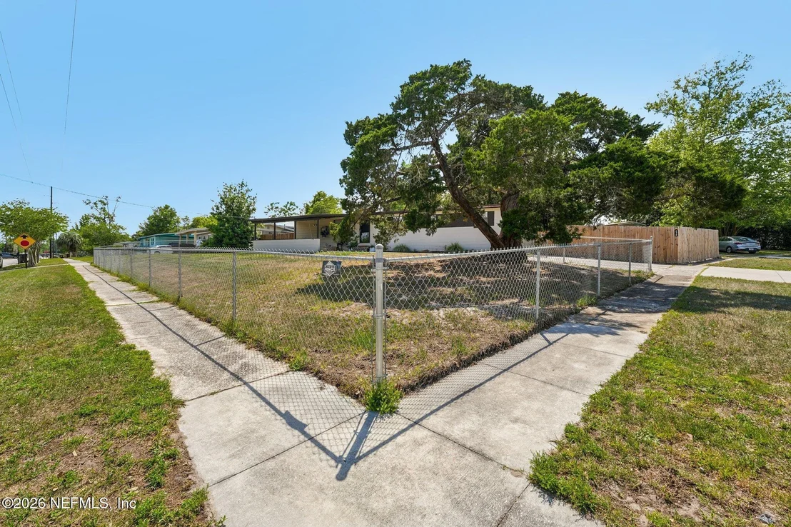 Photo of 472 SIGSBEE Road