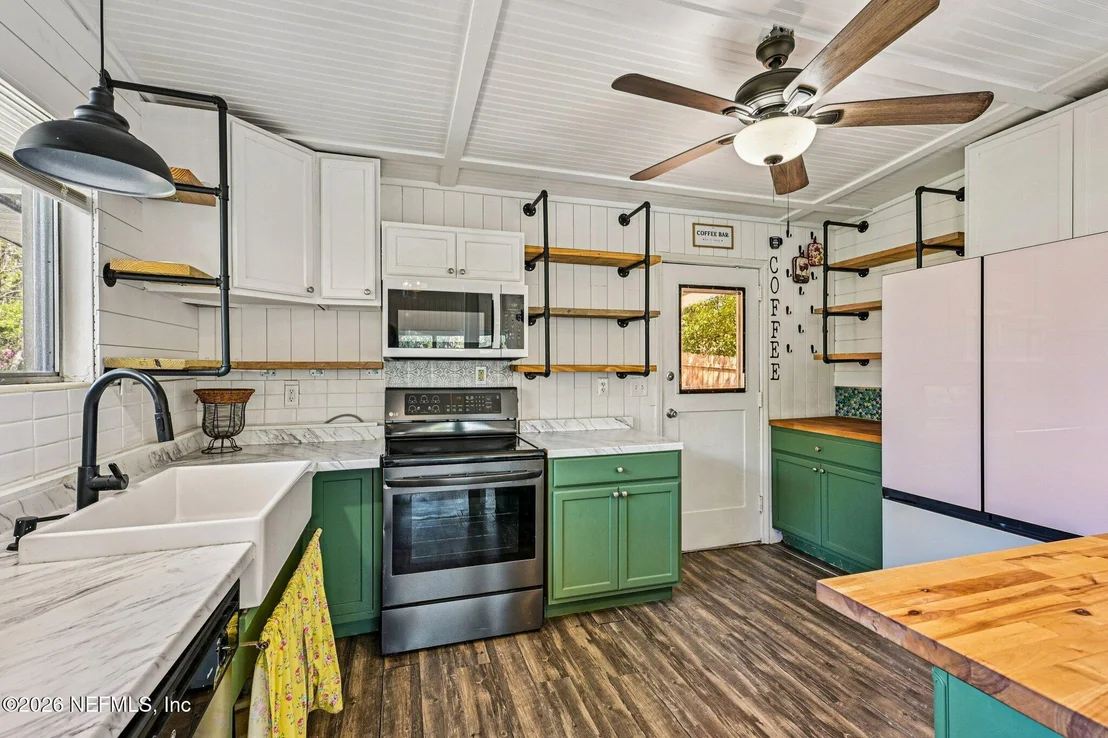 Photo of 1044 HALIFAX Road