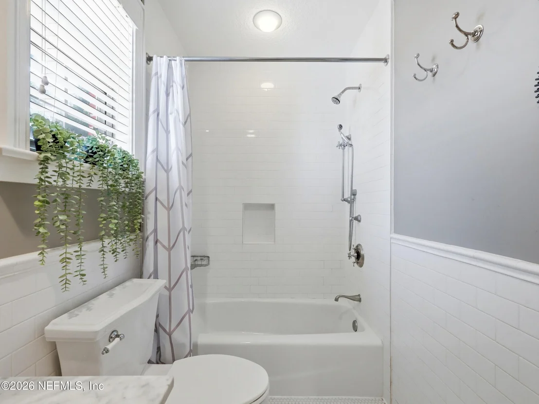 Photo of 2223 BAYVIEW Road
