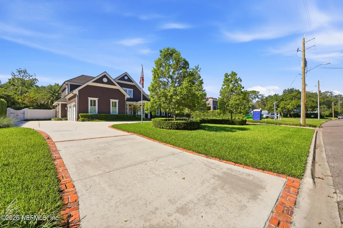 Photo of 1030 MAPLE Lane