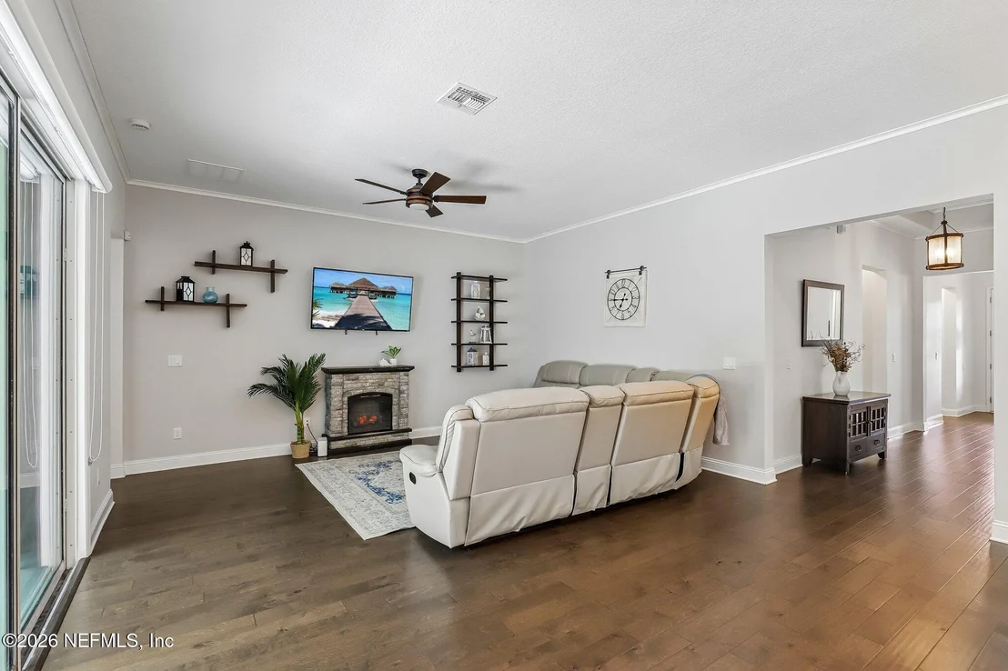 Photo of 152 CLOVERBROOK Road