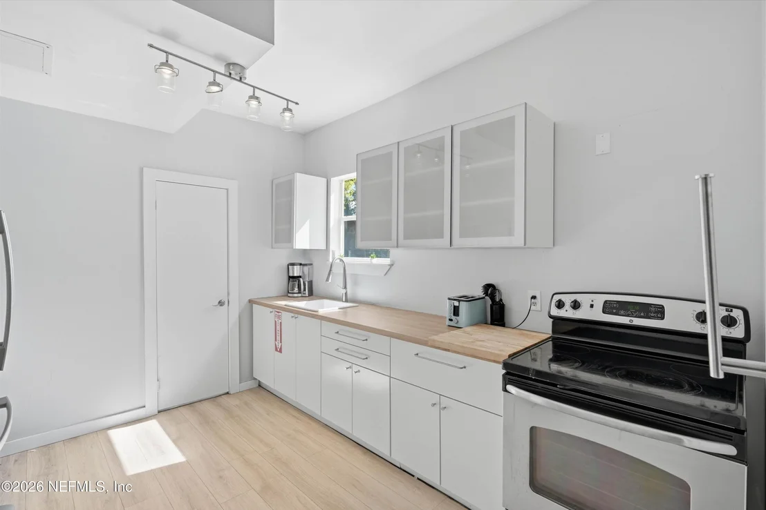 Photo of 110 DE HAVEN Street