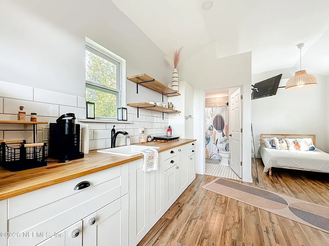 Photo of 18 SOLANO Avenue