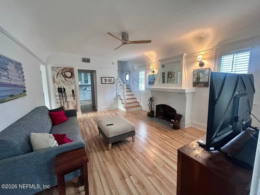 Photo of 32 E PARK Avenue