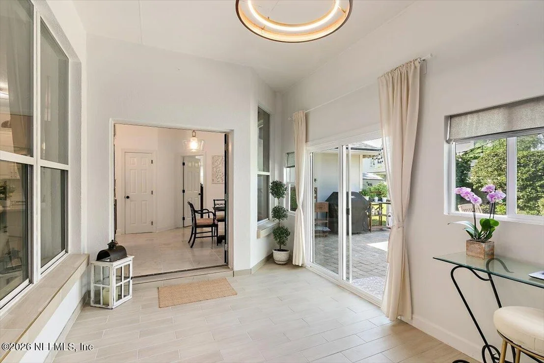Photo of 525 SUNSET Drive
