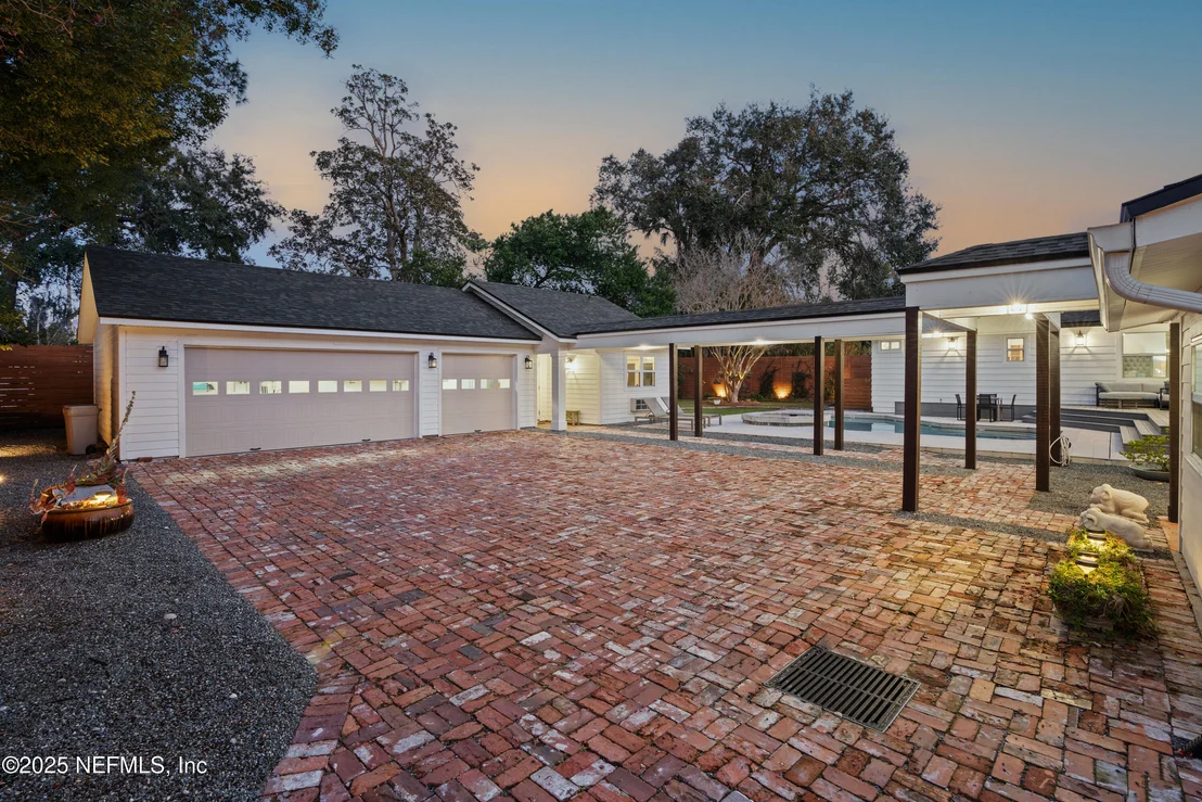 Photo of 2525 LAUREL Road
