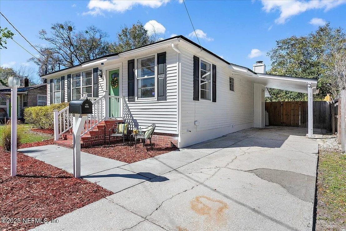 Photo of 1282 MACARTHUR Street