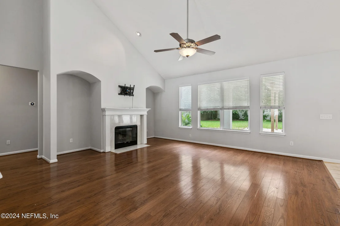 Photo of 4120 LONICERA Loop