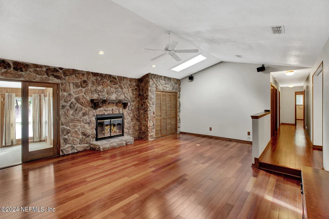 Photo of 2527 BEGONIA Drive