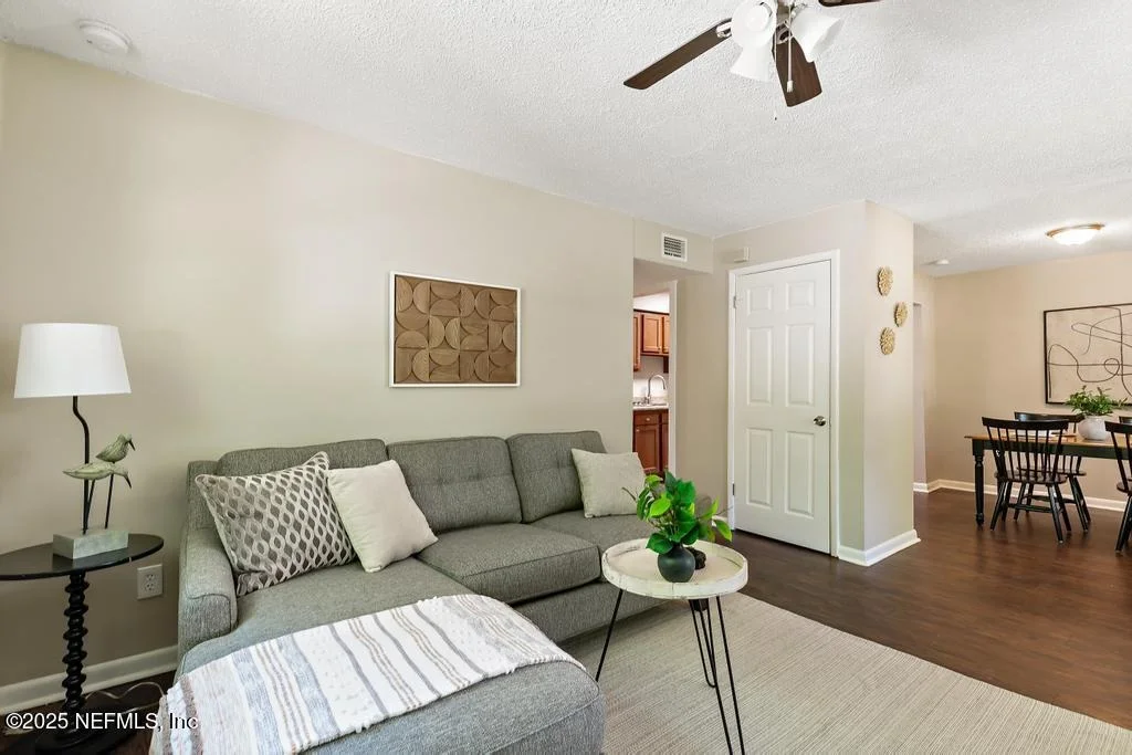 Photo of 3237 PHYLLIS Street