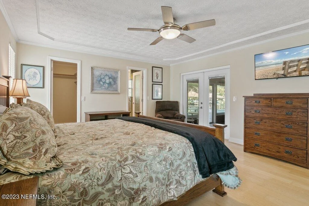 Photo of 241 OAK Drive S