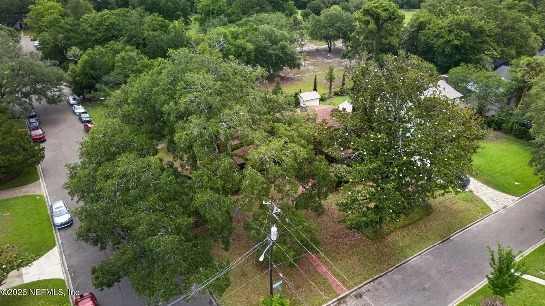 Photo of 2405 PINERIDGE Road