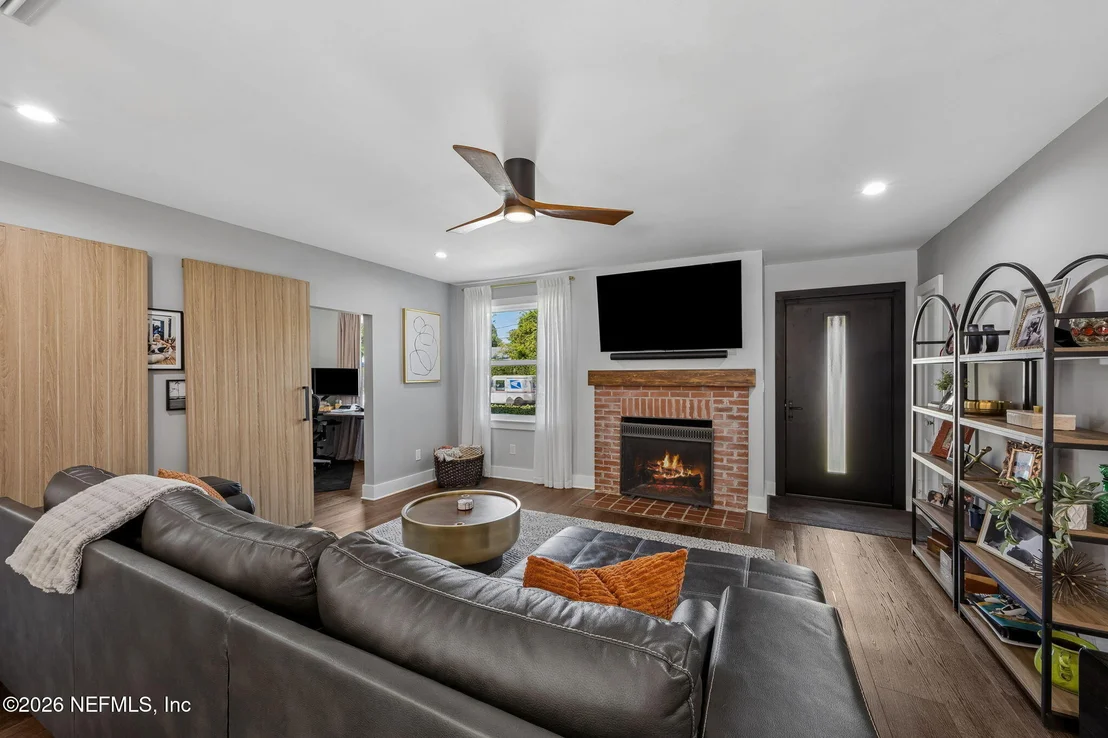 Photo of 1728 MAYVIEW Road