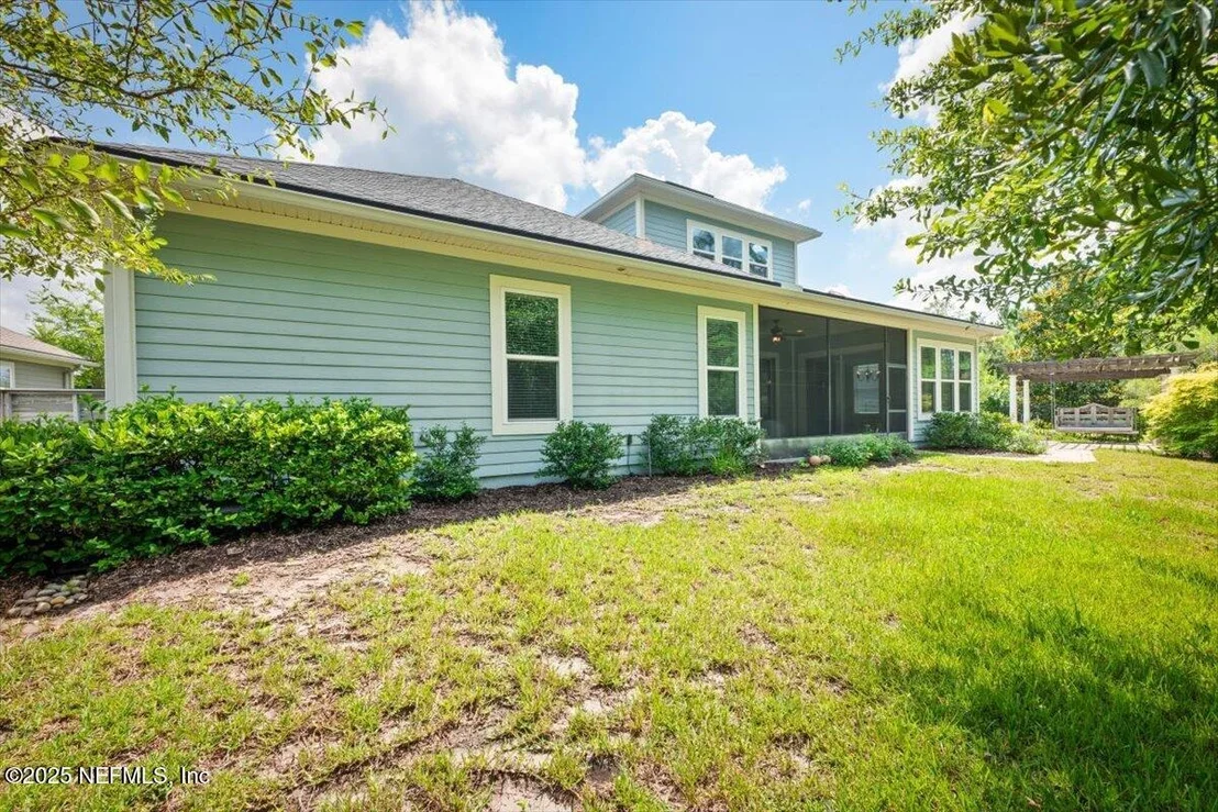 Photo of 305 SEAHILL Drive