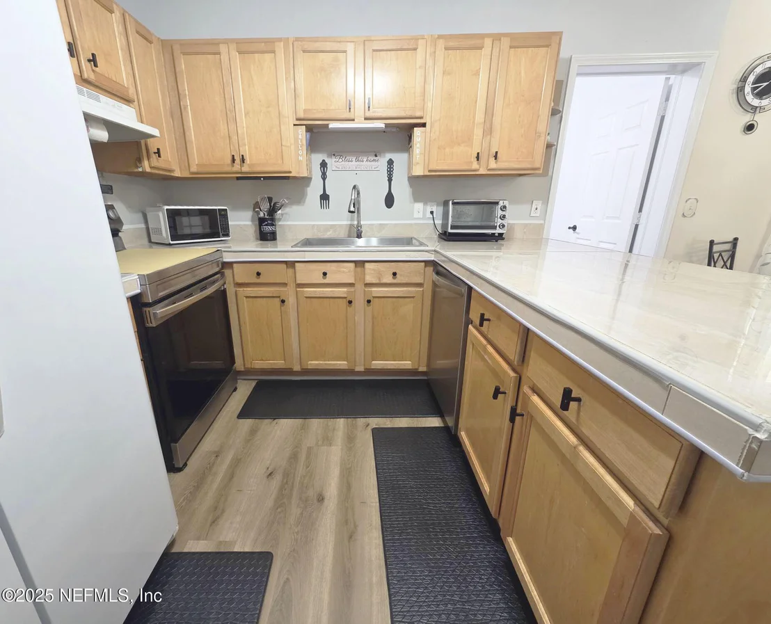 Photo of 231 3RD (INCLUDES ADJACENT LOT) Street W