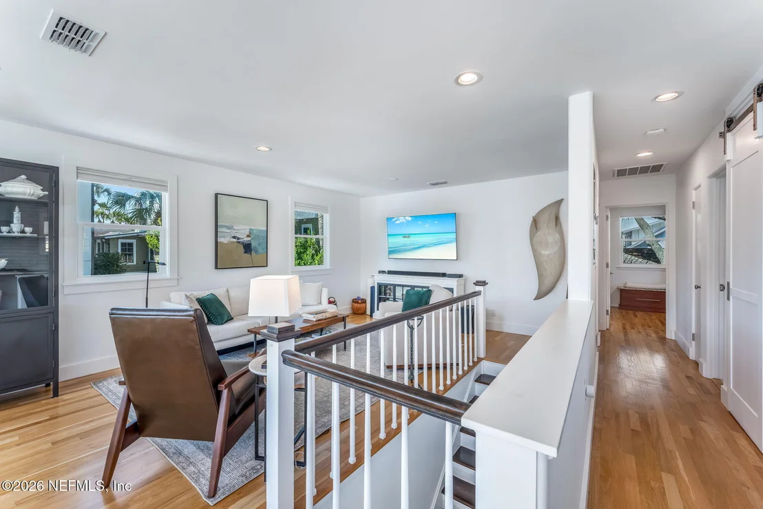 Photo of 1242 BEACH Avenue