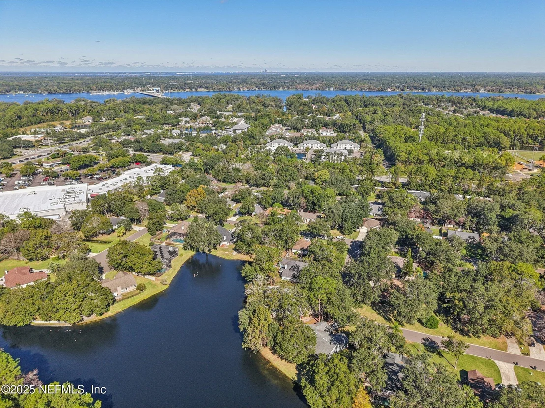 Photo of 208 HONEYSUCKLE Way