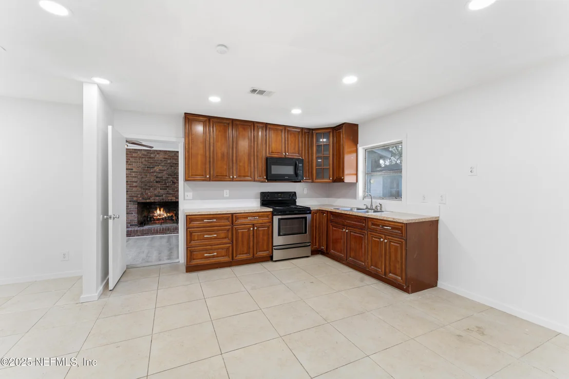 Photo of 2626 LEONID Road