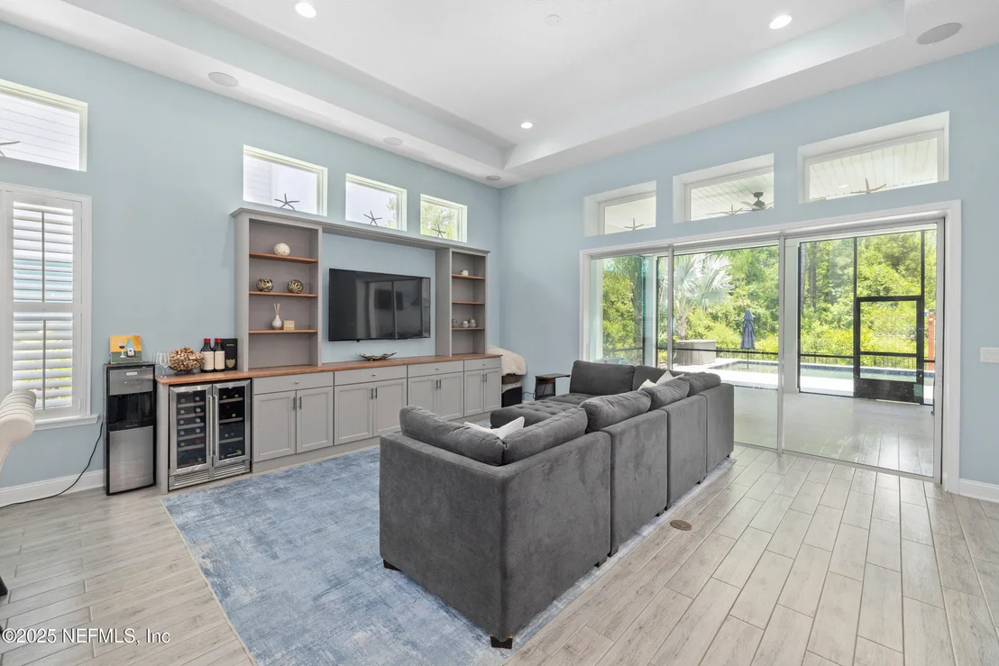 Photo of 162 PARKBLUFF Circle