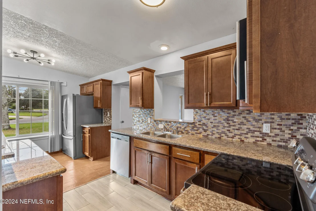Photo of 1736 LOUVRE Drive