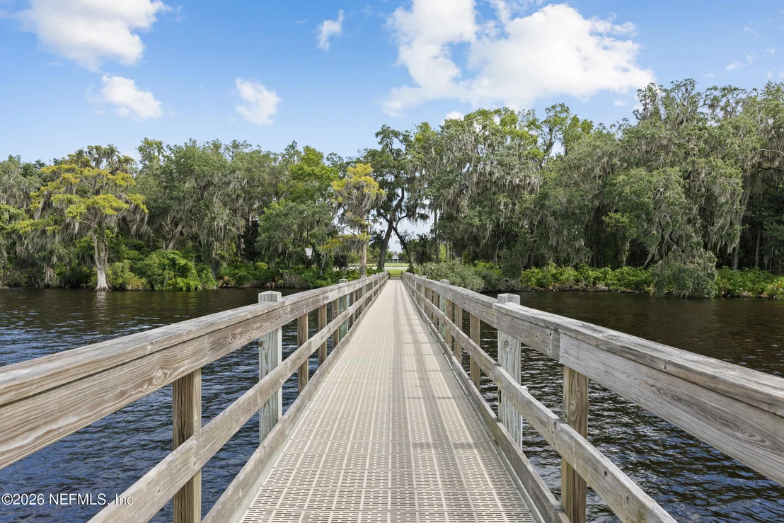 Photo of 411 FOOTBRIDGE Road