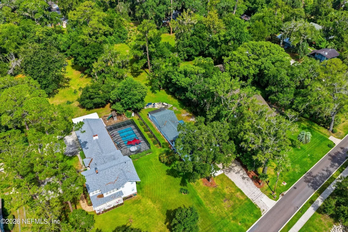 Photo of 1434 RIVER Road