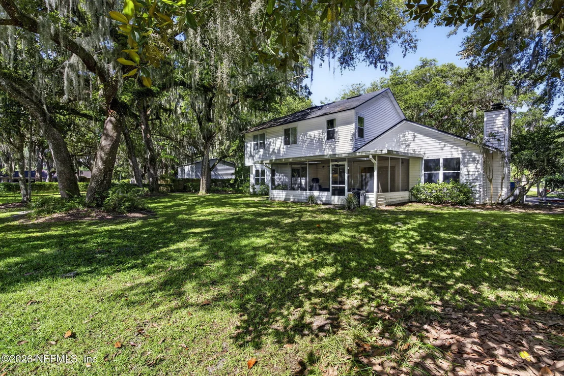 Photo of 8221 FOREST Court