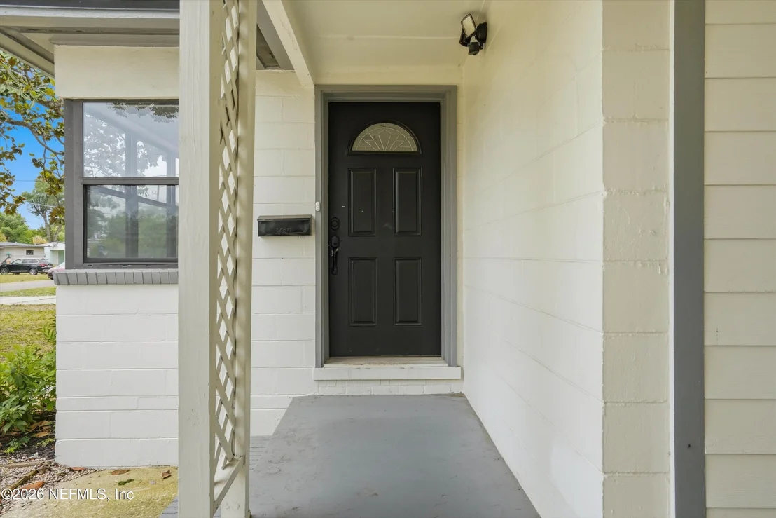 Photo of 1138 HALIFAX Road