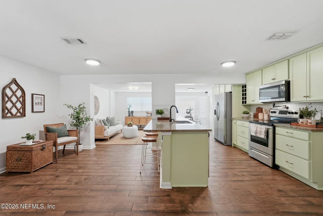 Photo of 466 MAKO Drive