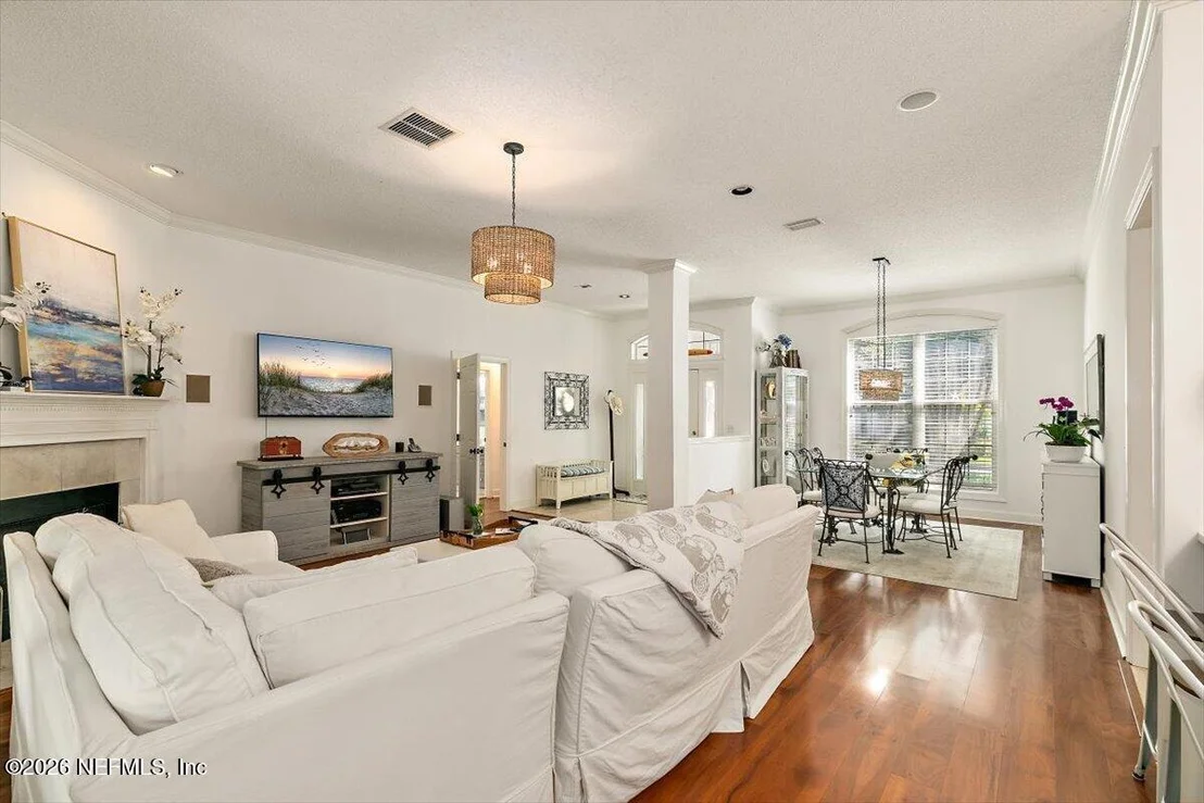Photo of 525 SUNSET Drive