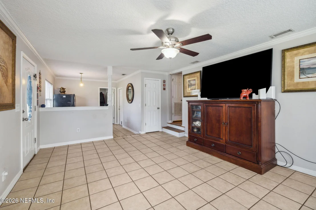 Photo of 7403 ROSLYN Road