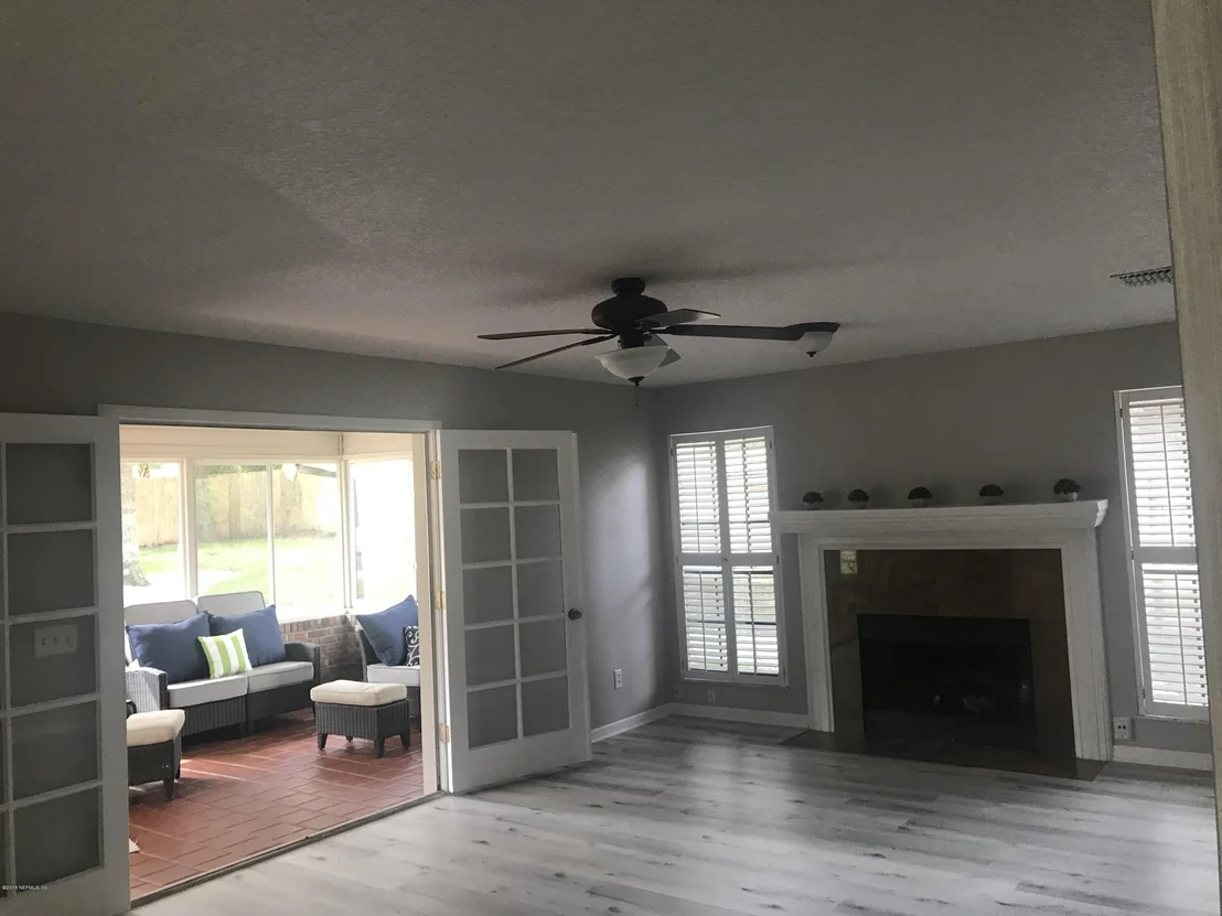 Photo of 901 MIDDLERIDGE Court