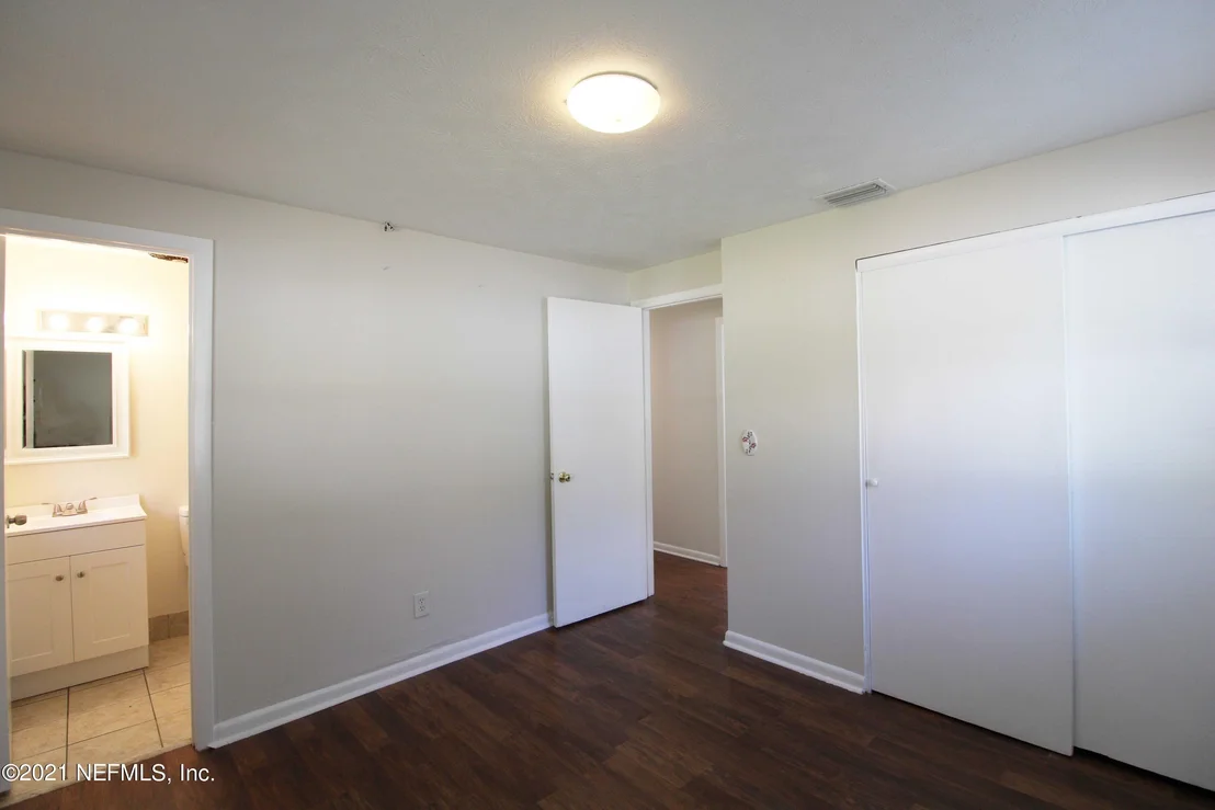 Photo of 915 WESTGATE Drive