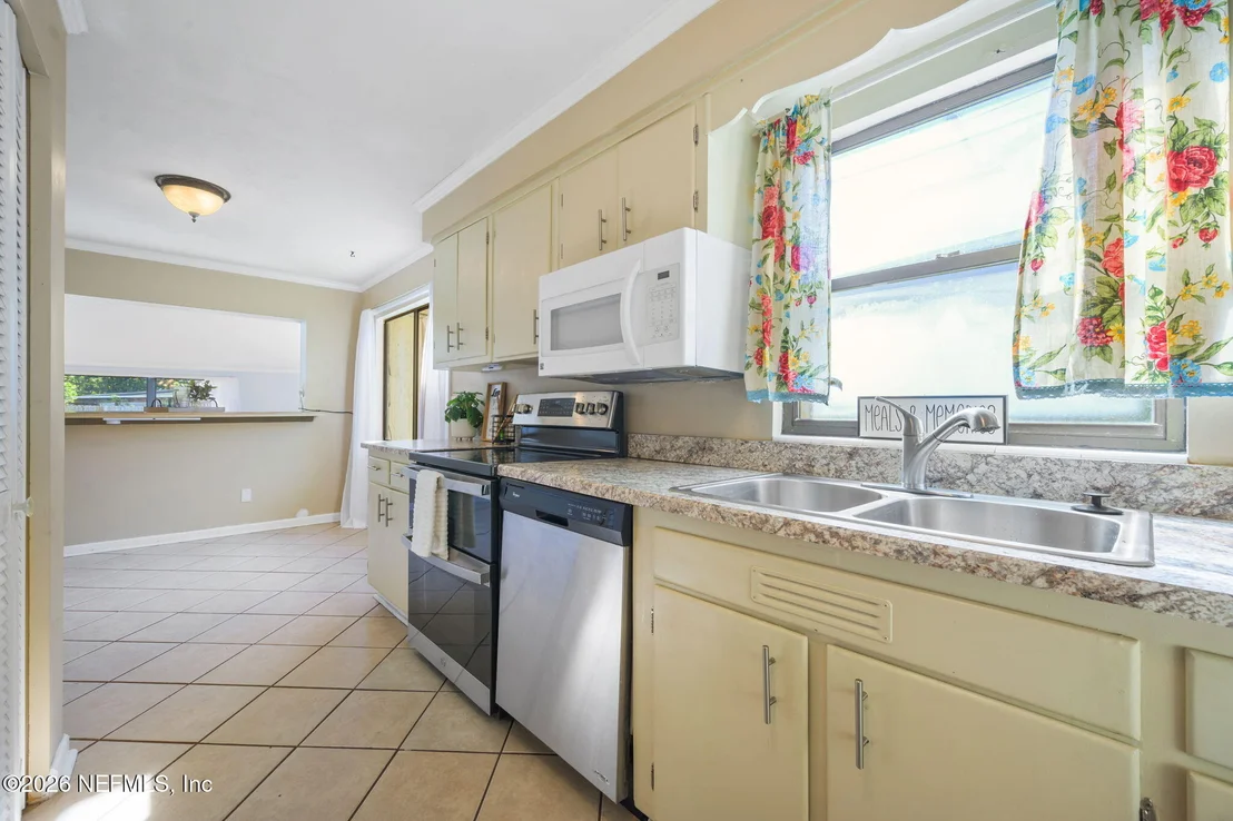 Photo of 431 VALDERIA Drive