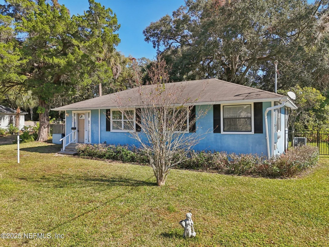 Photo of 2707 MERWYN Road
