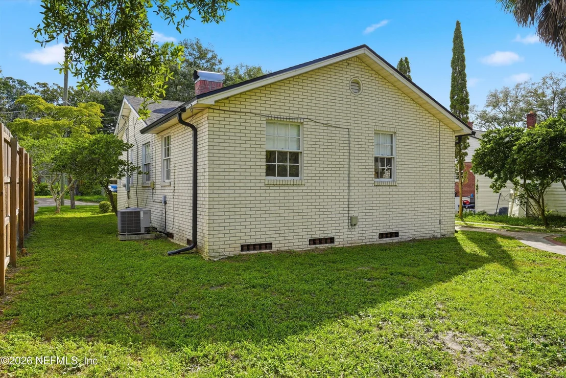 Photo of 1642 PERSHING Road