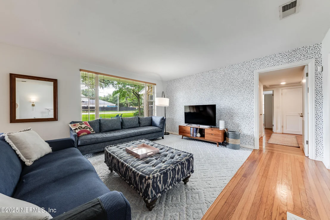 Photo of 3954 SAN JOSE Boulevard